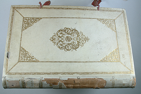 Restaurierung von Pergamentbänden