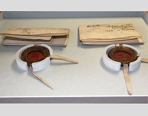 Pergament - Montierung von Pergamenurkunden